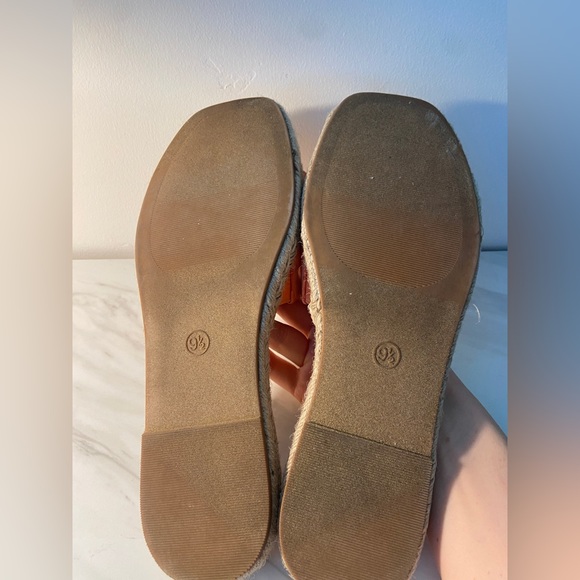 Universal Threads women’s sandals - Picture 3 of 4